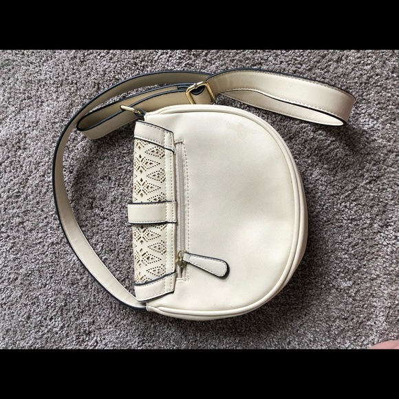 Ivory crossbody purse - Picture 4 of 4